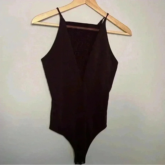 Express burgundy bodysuit w/mesh inlay front & back size XS in EUC - Picture 3 of 5